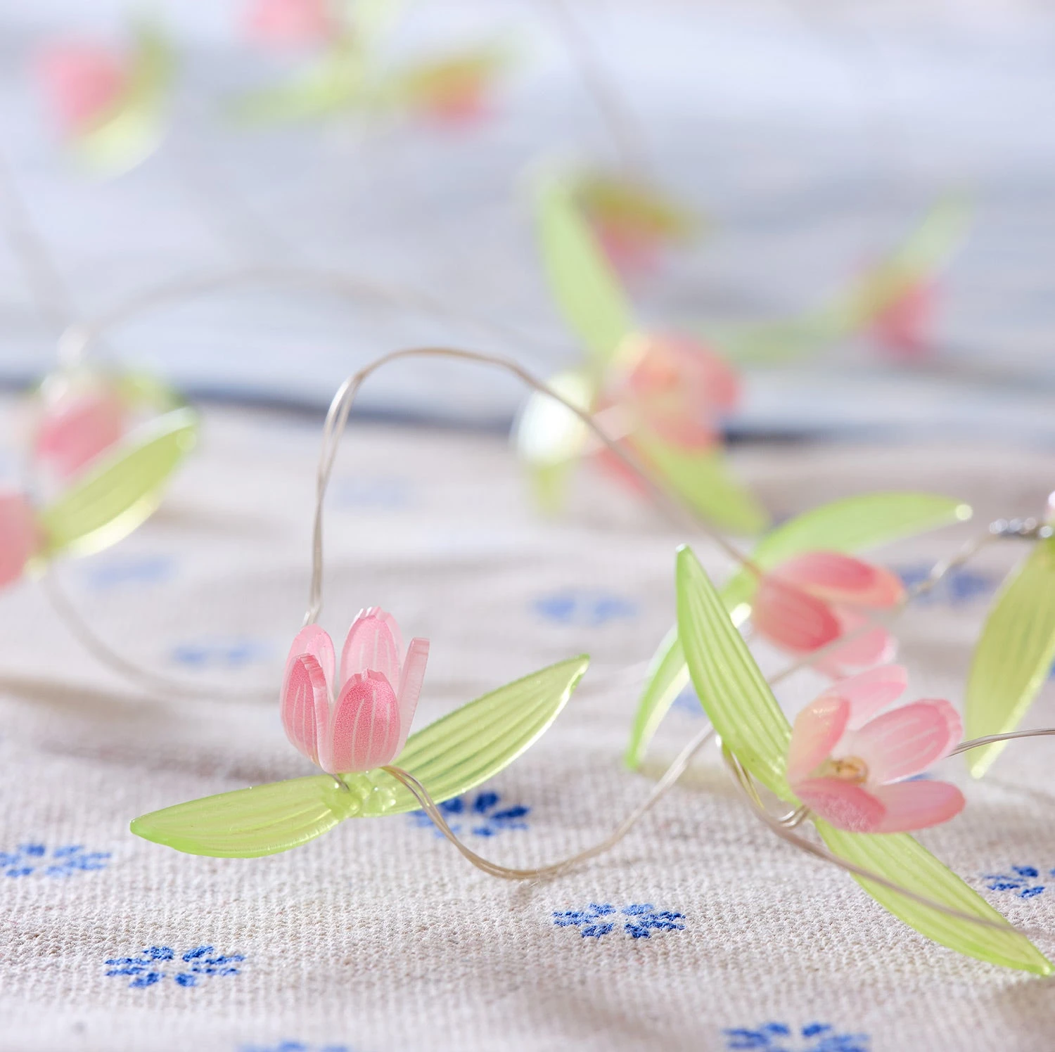 Guirlande Lumineuse Micro LED D'Extérieur à 20 Roses Miniatures 4 Guirlande Lumineuse Micro LED D'Extérieur à 20 Roses Miniatures – Image 4