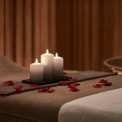 Lot De 3 Bougies Piliers TruGlow® à LED Effet Ombré Argenté Avec Télécommande 11 Lot De 3 Bougies Piliers TruGlow® à LED Effet Ombré Argenté Avec Télécommande -Éclairage Domestique CA19004 Lot de 3 Bougies Ombre Argent True Glow TruGlow Petales de Rose P5