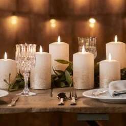 Lot De 3 Bougies Piliers TruGlow® Effet Ombré Bronze Avec Télécommande 7 Lot De 3 Bougies Piliers TruGlow® Effet Ombré Bronze Avec Télécommande -Éclairage Domestique CA19007 Lot de 3 Bougies Ombre Bronze True Glow TruGlow Table Close P2