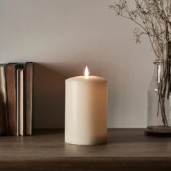 Petite Bougie Cierge à LED TruGlow® De 15 Cm Avec Télécommande -Éclairage Domestique CA19020 Petite Bougie Pillier TruGlow Close P1 aa78928f 0851 421b 9cf4 6ba53e4b3c47