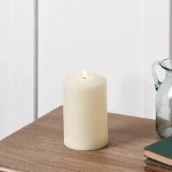 Petite Bougie Cierge à LED TruGlow® De 15cm 16 Petite Bougie Cierge à LED TruGlow® De 15cm -Éclairage Domestique CA19020 Petite Bougie Pillier TruGlow noel sur bahut