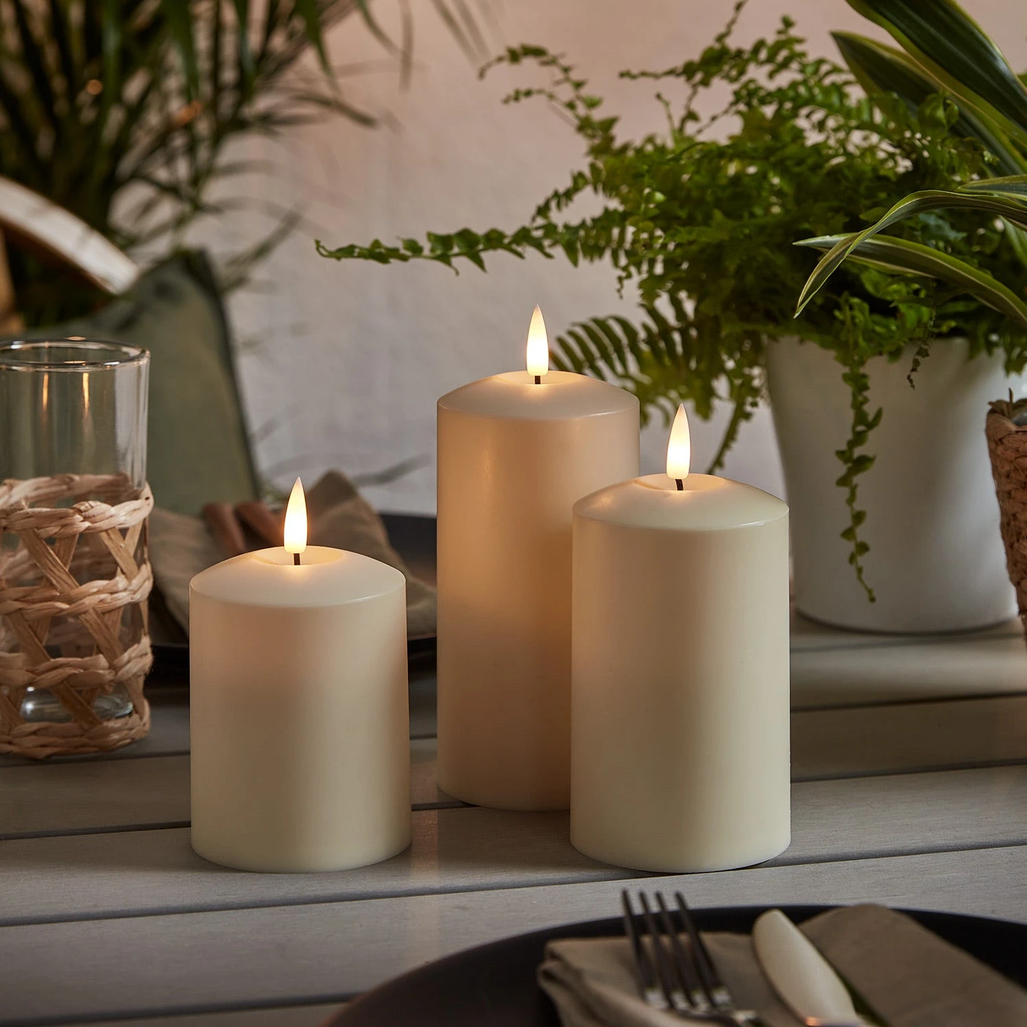 Lot De 3 Bougies D'Extérieur à LED TruGlow® 6 Lot De 3 Bougies D'Extérieur à LED TruGlow® – Image 6