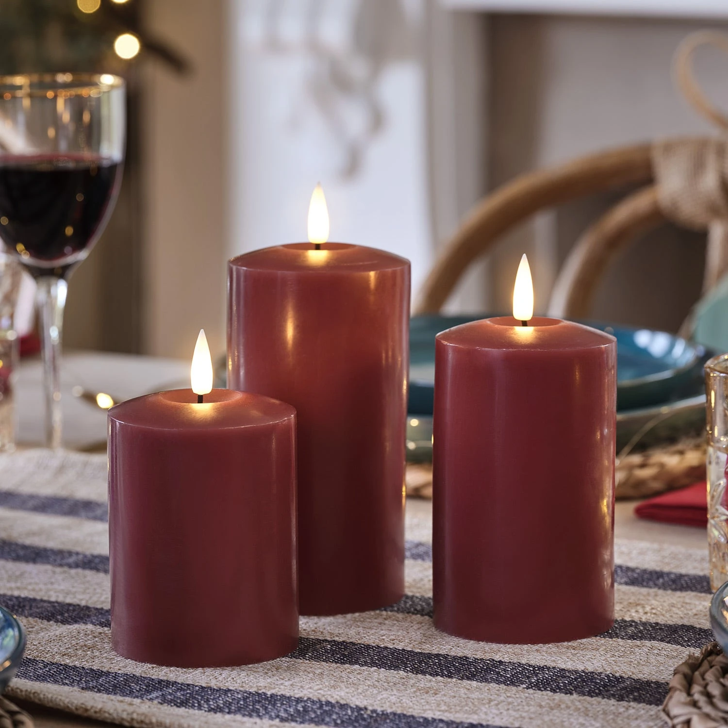 3 Bougies Pilliers TruGlow® Bordeaux à LED 1 3 Bougies Pilliers TruGlow® Bordeaux à LED