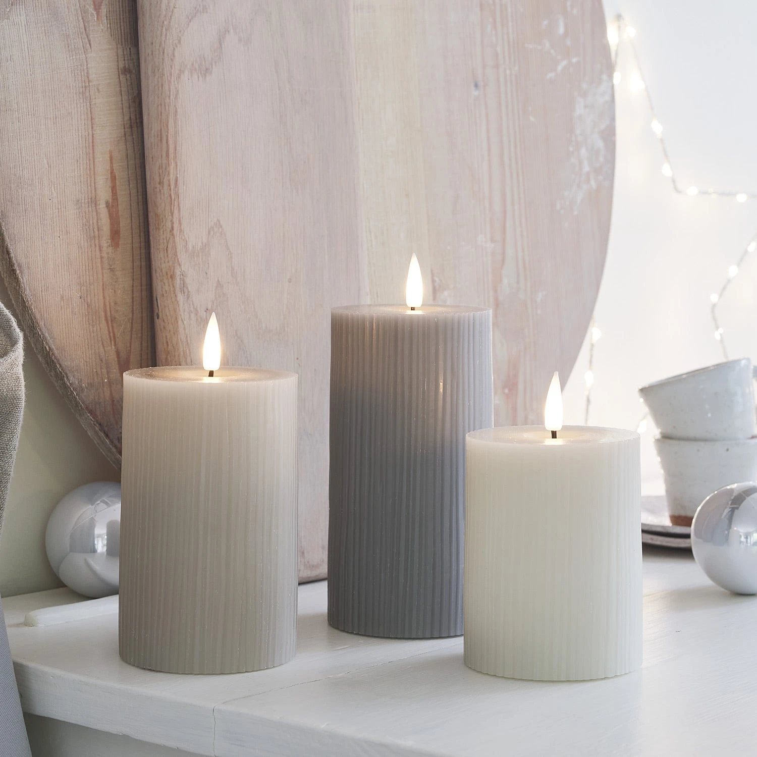 3 Bougies Piliers TruGlow® Grises à LED 1 3 Bougies Piliers TruGlow® Grises à LED