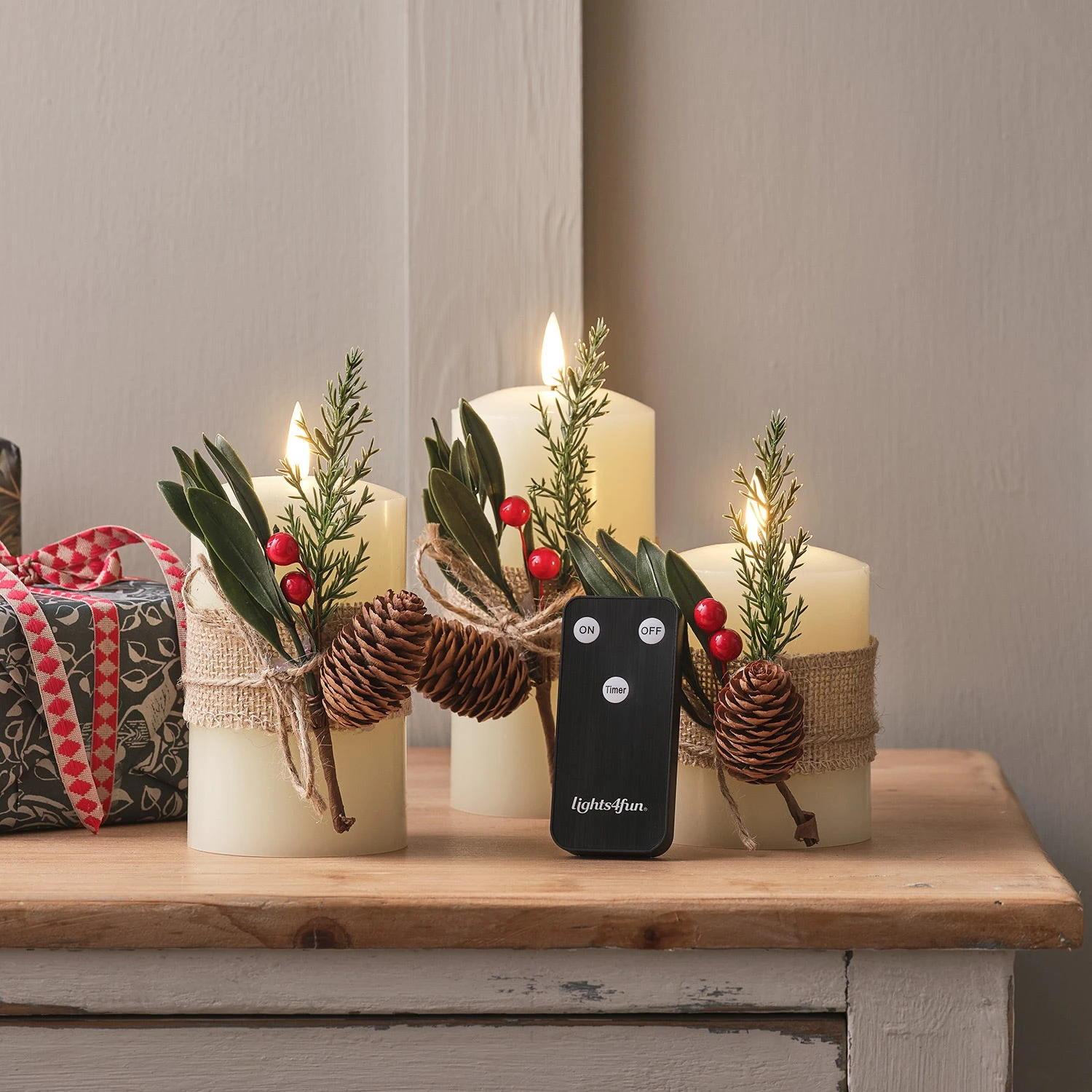 3 Bougies Piliers TruGlow® Avec Feuillages D'Hiver Et Télécommande 2 3 Bougies Piliers TruGlow® Avec Feuillages D'Hiver Et Télécommande – Image 2