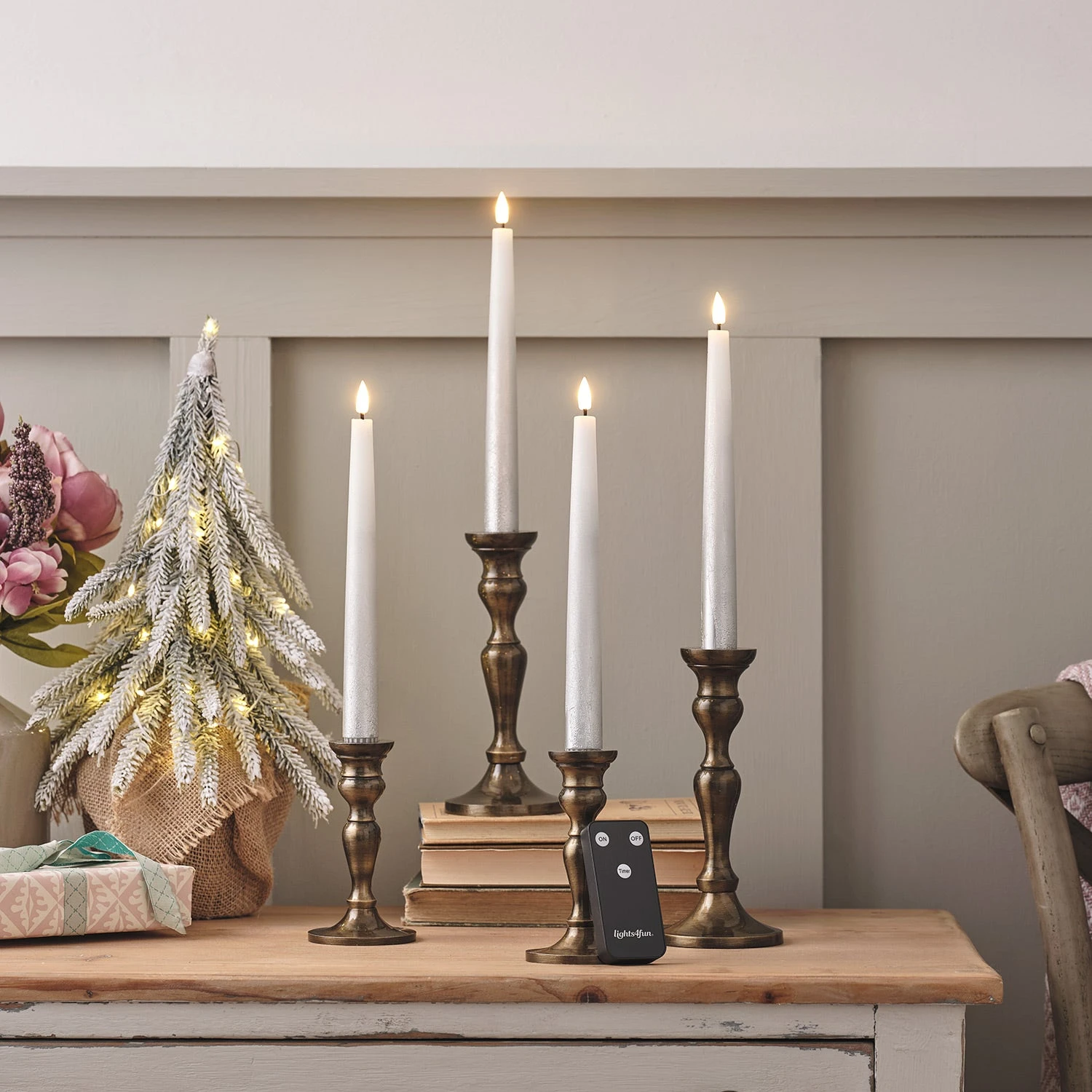 Lot De 4 Chandelles Ombrées Argentées TruGlow® Avec Télécommande 2 Lot De 4 Chandelles Ombrées Argentées TruGlow® Avec Télécommande – Image 2