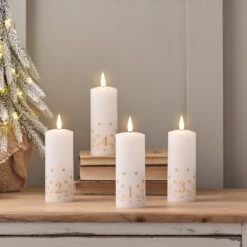 Lot De Couronne Pré-éclairée à Baies Blanche De 40 Cm Avec Bougies De L'Avent TruGlow® Et Porte-Bougie -Éclairage Domestique CA24045 lot de 4 bougies de lavent truglow a chiffres 1 5aa7335f c087 4c08 a6ee 319ca521fa9e