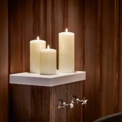 Lot De 3 Bougies Cierges à LED TruGlow® -Éclairage Domestique D CA1902012 Lot de 3 bougies cierges TruGlow sur commode 1