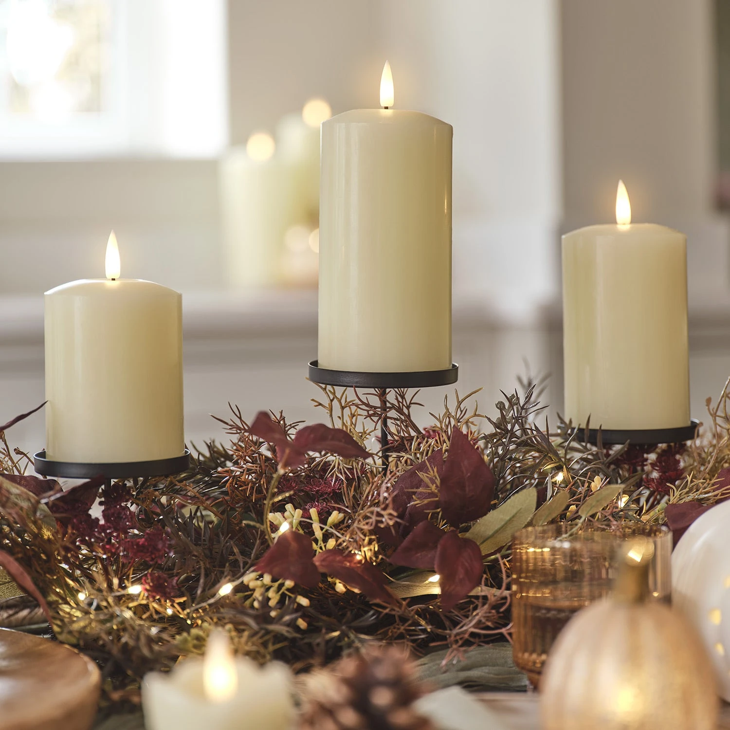 Lot De Composition Automnale Avec Trio De Porte-Bougies & 3 Bougies LED TruGlow® 3 Lot De Composition Automnale Avec Trio De Porte-Bougies & 3 Bougies LED TruGlow® – Image 3
