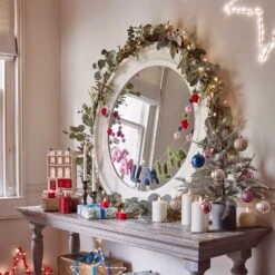 Lot Guirlande De Noël Avec Baies Bleues D'1,50 M Et Micro LED -Éclairage Domestique D GA21015 Lot Guirlande de Noel avec Baies Bleues et Noeud en Velour d 1 50m et Micro LED illumine vue d ensemble miroir