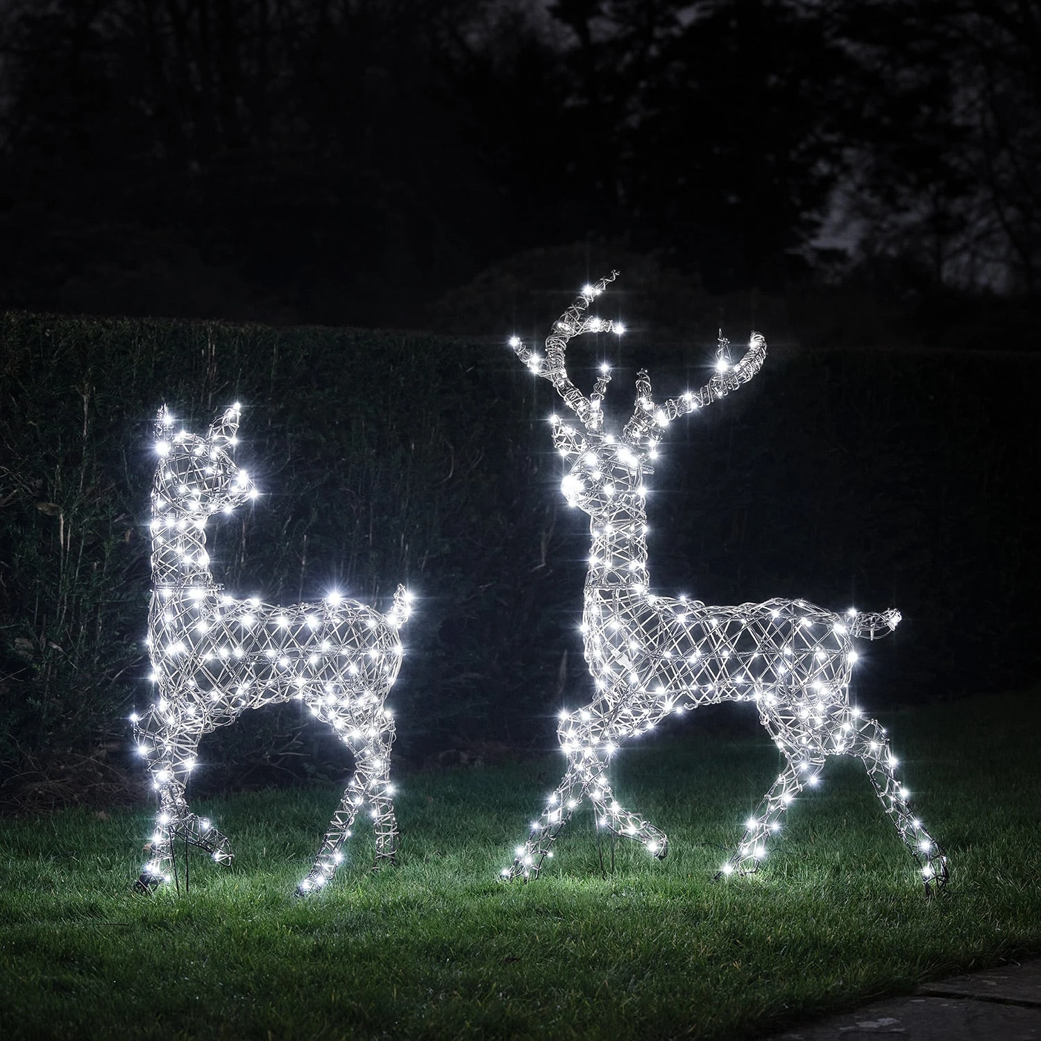 Cerf Et Biche Solaire De Noël Studley En Rotin, à LED Bicolore 5 Cerf Et Biche Solaire De Noël Studley En Rotin, à LED Bicolore – Image 5
