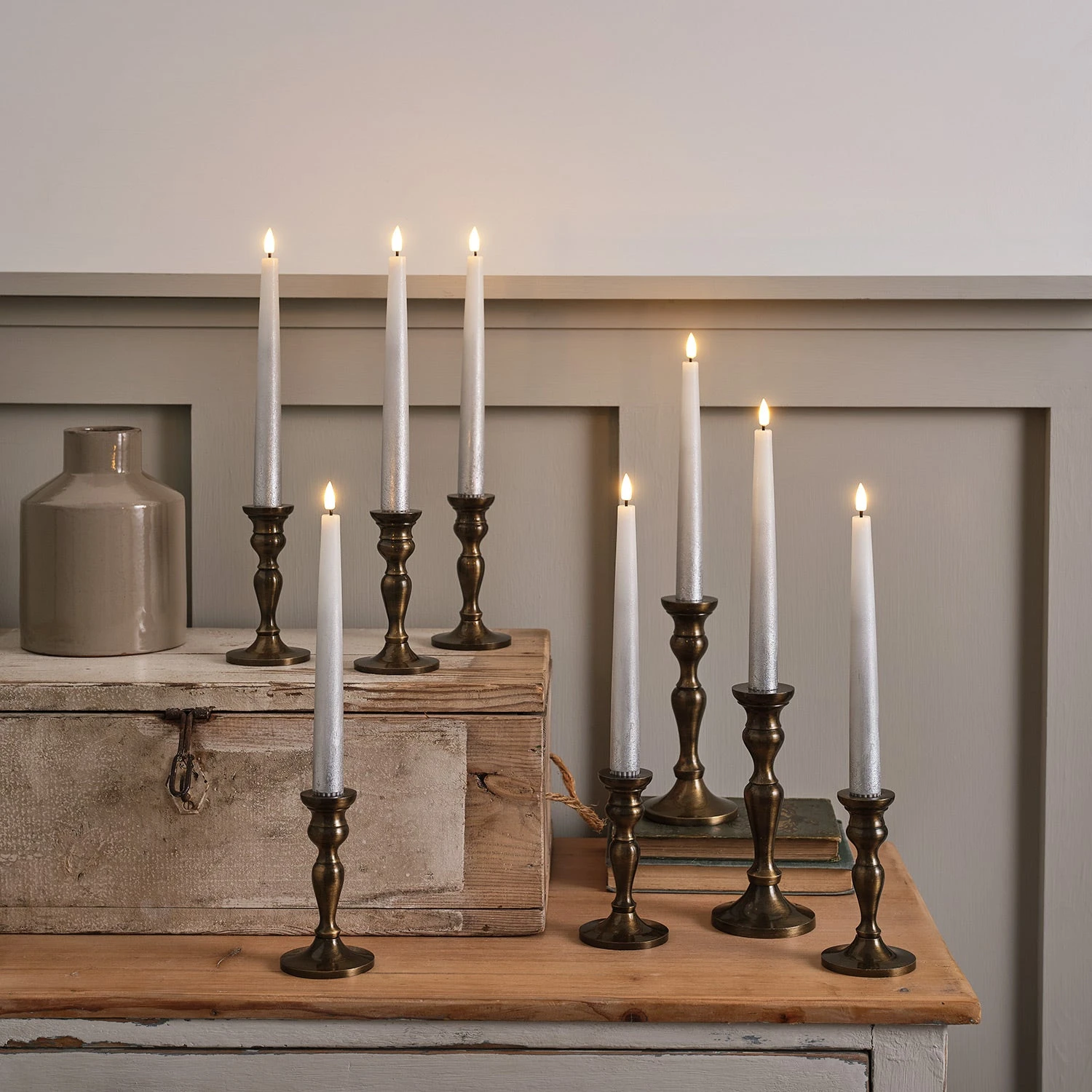 Lot De 8 Chandelles Ombrées Argentées TruGlow® Avec Télécommande 1 Lot De 8 Chandelles Ombrées Argentées TruGlow® Avec Télécommande