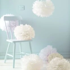 Lot De 9 Pompons En Papier Blancs Et Ivoires