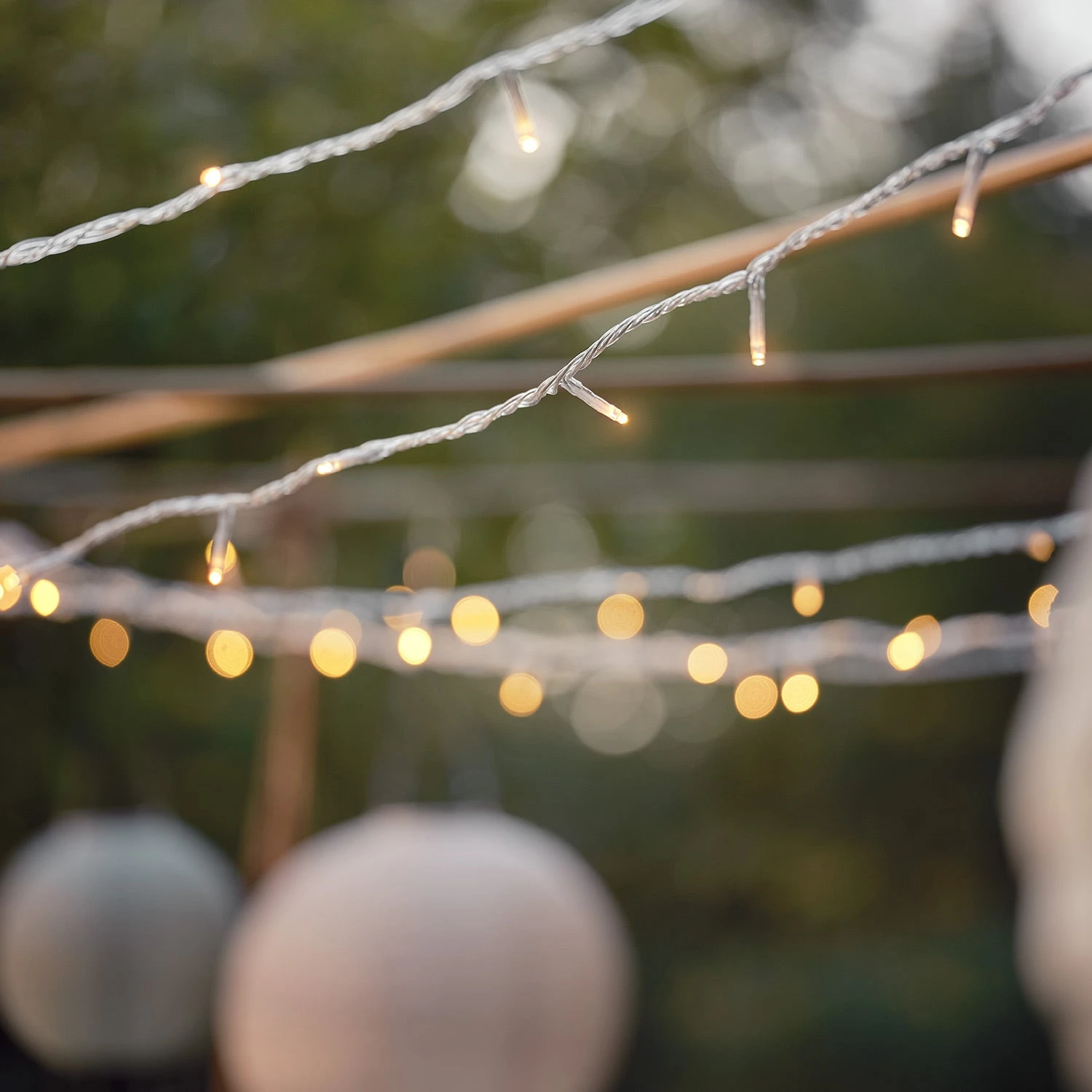 Guirlande Lumineuse Essential Connect 40m 400 LED Blanc Chaud Câble Transparent Raccordable 5 Guirlande Lumineuse Essential Connect 40m 400 LED Blanc Chaud Câble Transparent Raccordable – Image 5