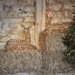 Duo De Rennes Lumineux En Rotin Studley Biche Et Faon Couchés 5 Duo De Rennes Lumineux En Rotin Studley Biche Et Faon Couchés -Éclairage Domestique EU XX220910 renne lumineux en rotin studley biche et faon couches etable