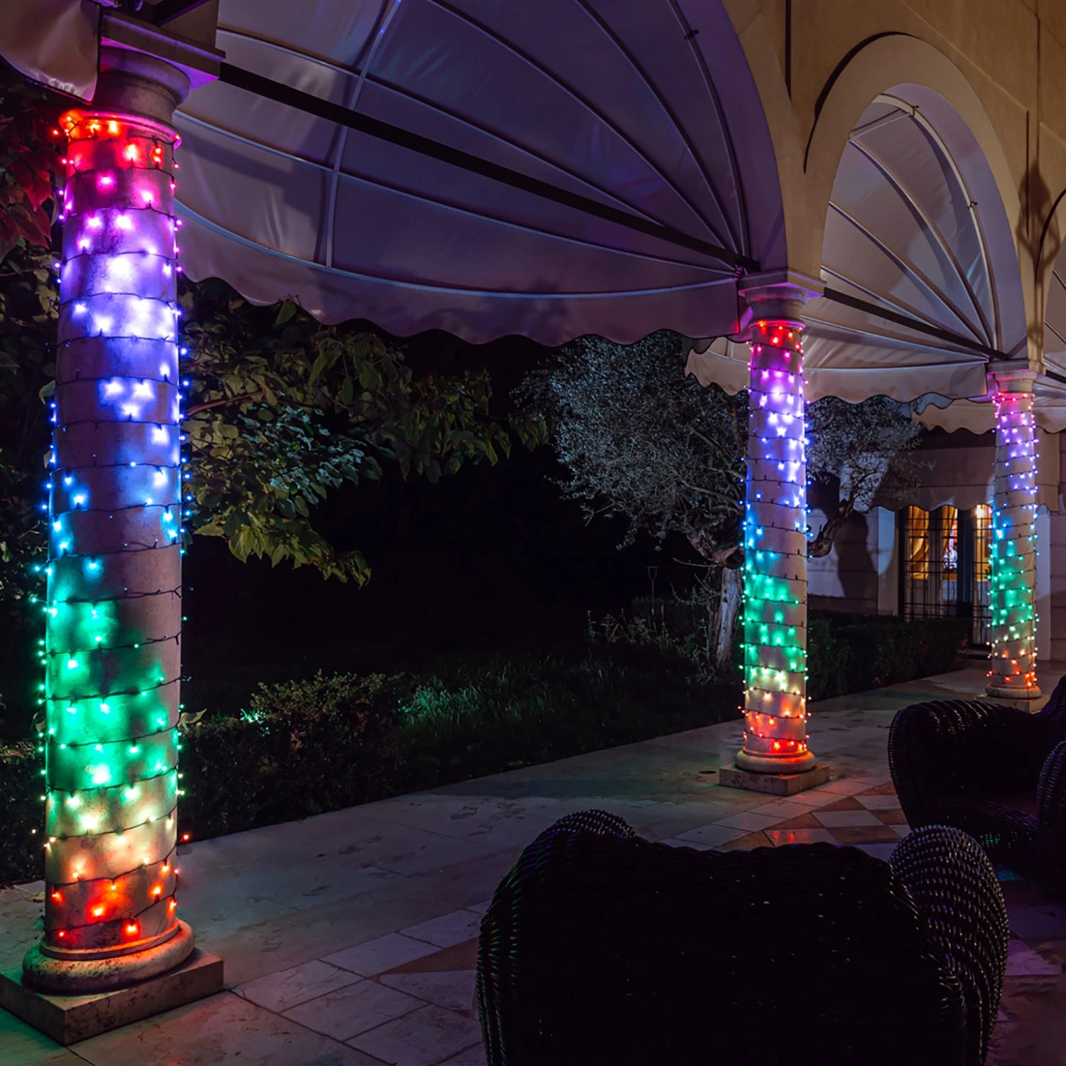 Guirlande Lumineuse Connectée Twinkly De 20m Avec 250 LED Multicolores 2 Guirlande Lumineuse Connectée Twinkly De 20m Avec 250 LED Multicolores – Image 2
