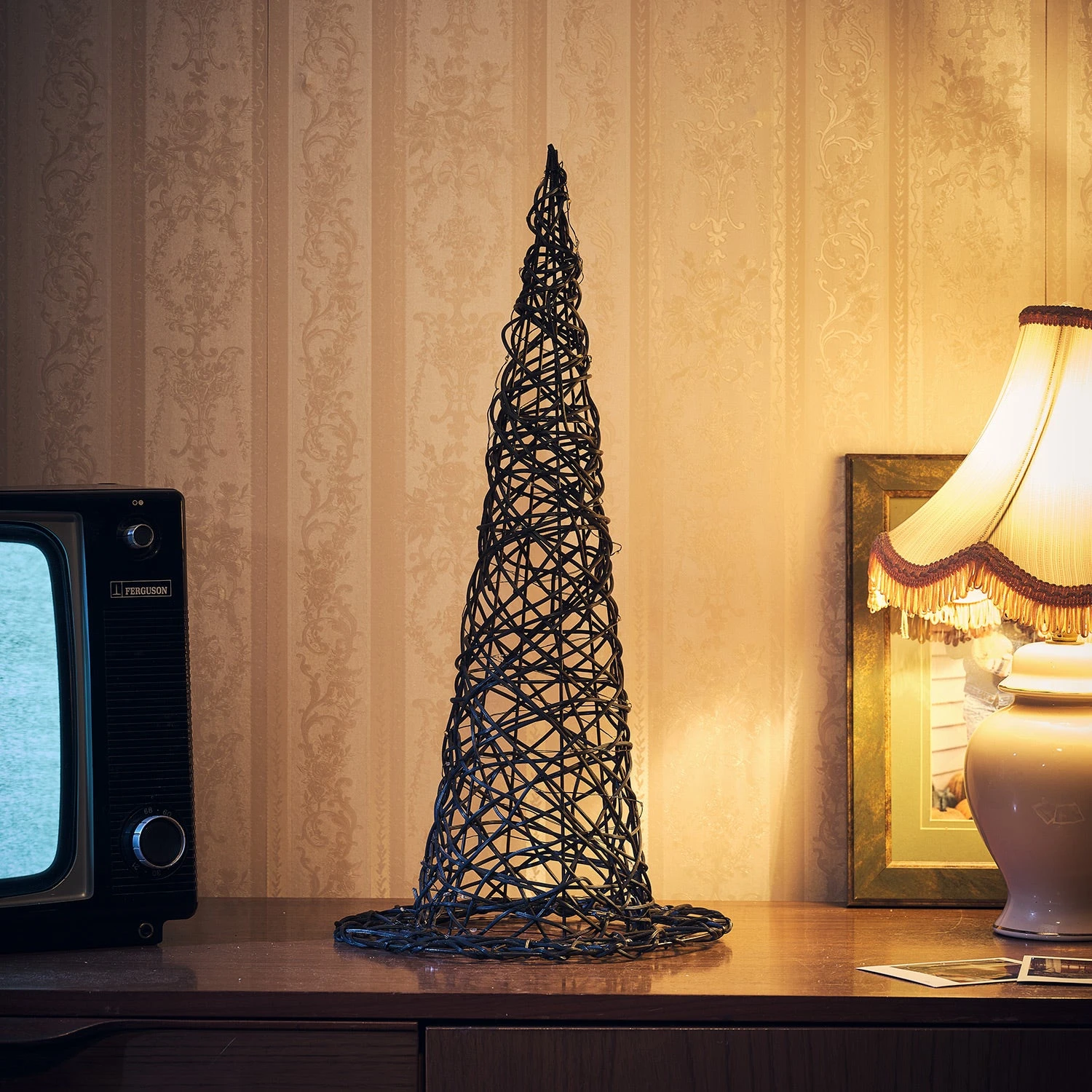 Chapeau De Sorcière à LED De 50 Cm En Rotin 4 Chapeau De Sorcière à LED De 50 Cm En Rotin – Image 4