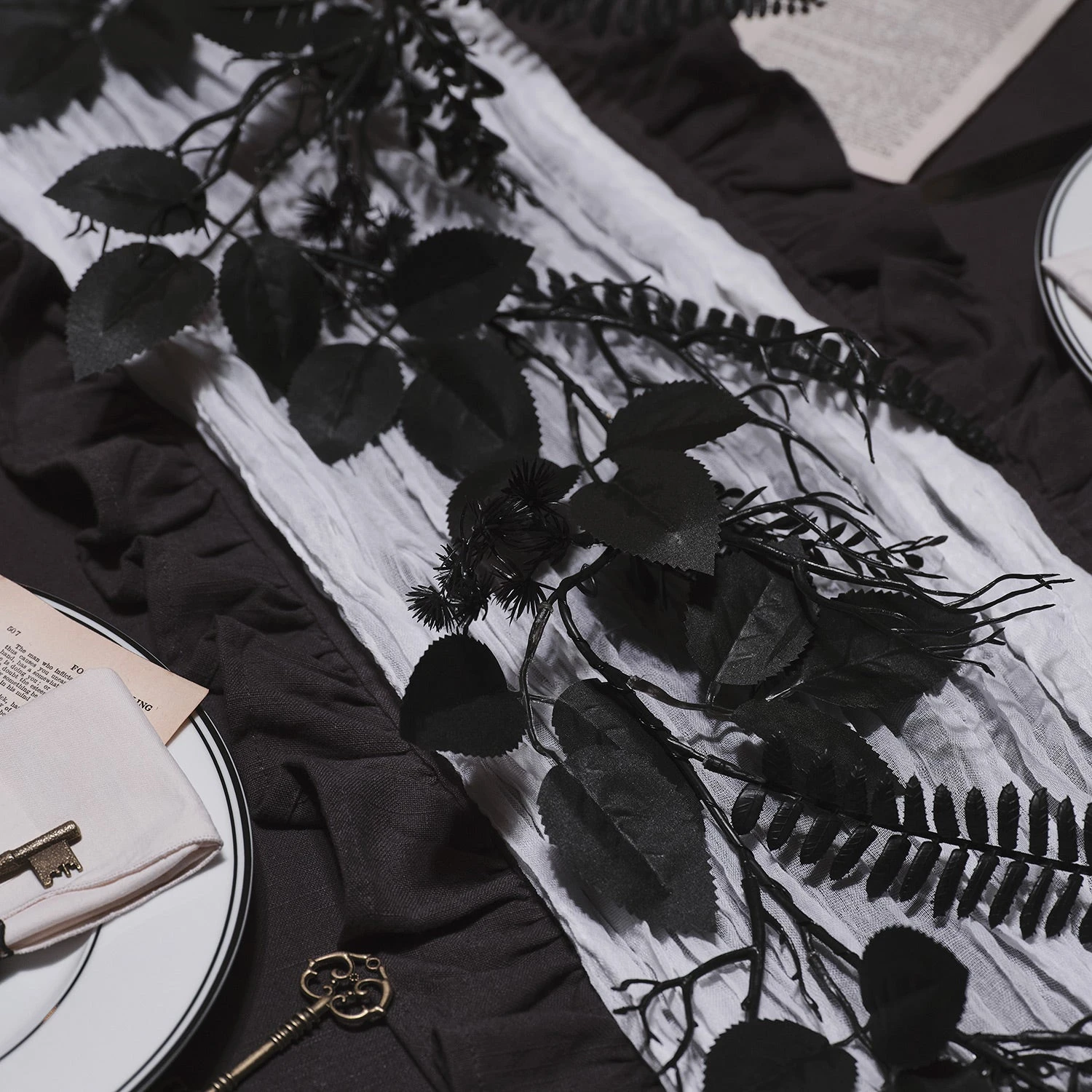 Guirlande Pré-éclairée Feuillage Noir D’Halloween 9 Guirlande Pré-éclairée Feuillage Noir D’Halloween – Image 9