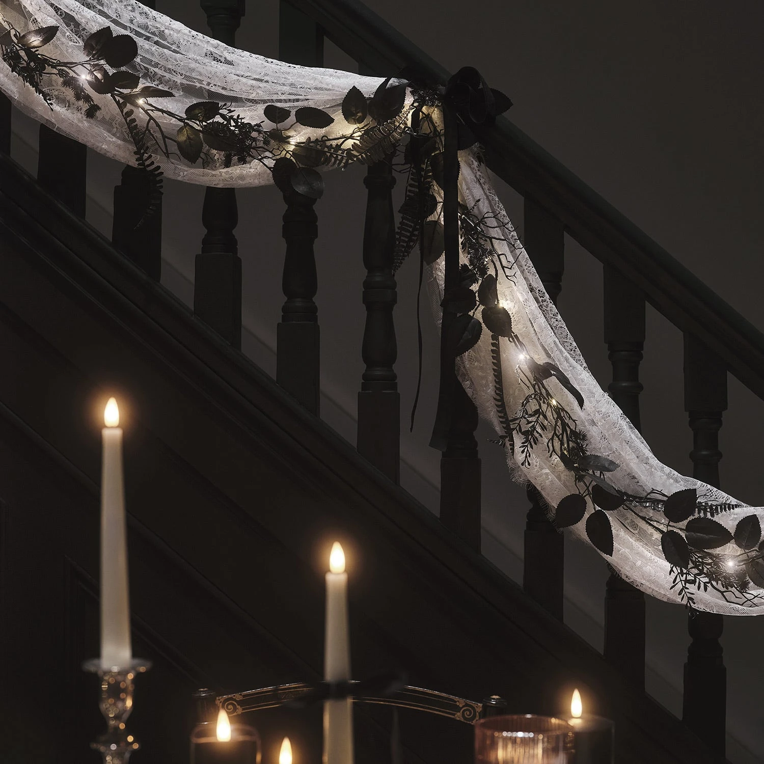 Guirlande Pré-éclairée Feuillage Noir D’Halloween 7 Guirlande Pré-éclairée Feuillage Noir D’Halloween – Image 7