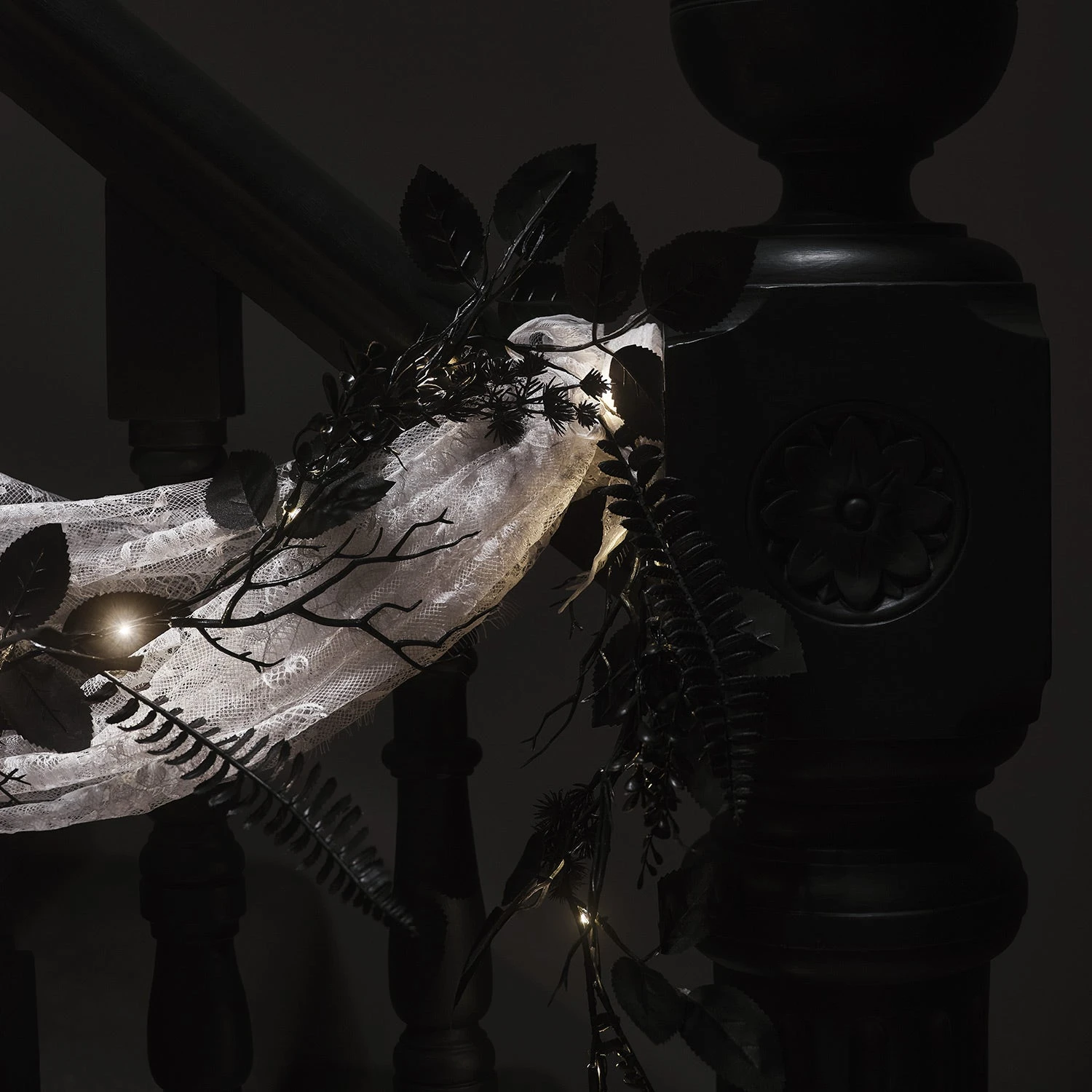 Guirlande Pré-éclairée Feuillage Noir D’Halloween 8 Guirlande Pré-éclairée Feuillage Noir D’Halloween – Image 8