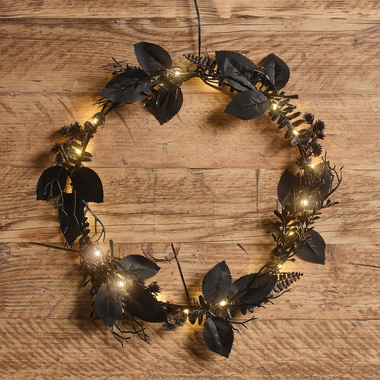 Lot De Couronne Et Guirlande Pré-éclairées D’Halloween Aux Feuillages Noirs 4 Lot De Couronne Et Guirlande Pré-éclairées D’Halloween Aux Feuillages Noirs – Image 4