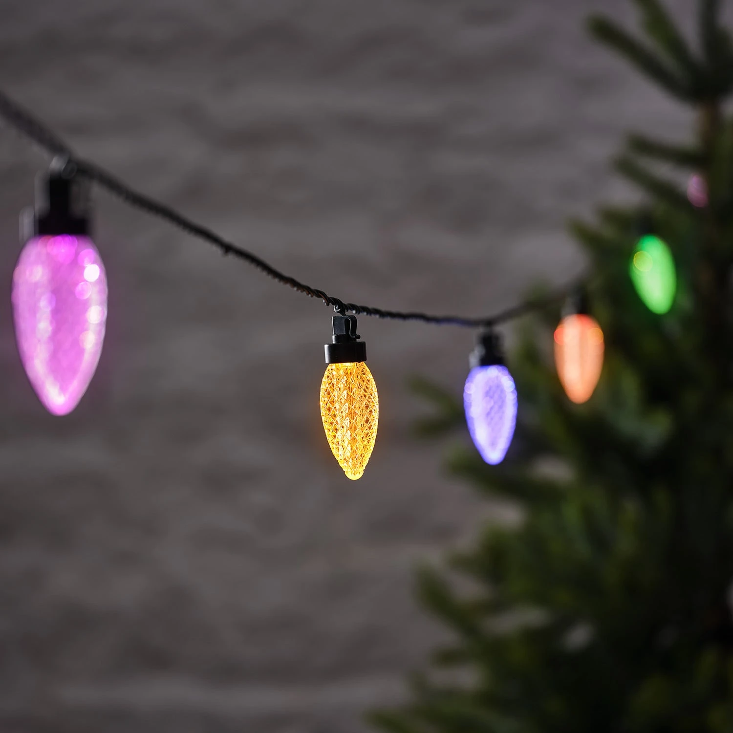 Guirlande Lumineuse Raccordable à 20 Ampoules LED Multicolore En Forme De Pomme De Pin Et Piquets De Sol 9 Guirlande Lumineuse Raccordable à 20 Ampoules LED Multicolore En Forme De Pomme De Pin Et Piquets De Sol – Image 9