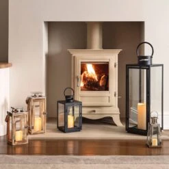 Lot De 2 Lanternes Salcombe En Bois Avec Bougies LED à Piles -Éclairage Domestique LA15101 Lanterne en Bois avec Anse en Bois Cheminee