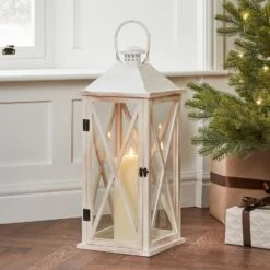 Duo De Lanternes Folkestone En Bois Avec Bougies TruGlow® -Éclairage Domestique LA22005 grande lanterne Folkestone avec bougie truglow noel