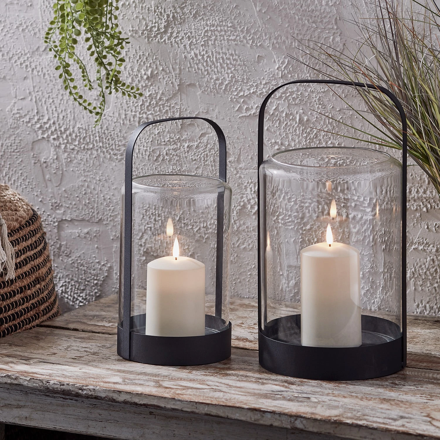 Lanterne Photophore Noire Avec Bougie TruGlow® 2 Lanterne Photophore Noire Avec Bougie TruGlow® – Image 2