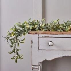 Lot De Couronne Et Guirlande De Noël Pré-éclairée En Gui Et Eucalyptus 7 Lot De Couronne Et Guirlande De Noël Pré-éclairée En Gui Et Eucalyptus -Éclairage Domestique LL GA24012 guirlande de noel pre eclairee en gui et eucalyptus de 2 m 1 6623e26d e3c6 411a b929 ce1dddd8fc0a