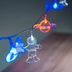 Guirlande Lumineuse Enfant 12 LED – Fusée, Planète, Astronaute