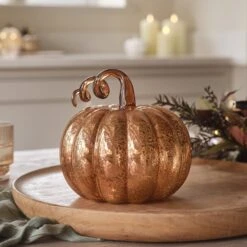 Citrouille Lumineuse Ambrée à Tige En Spirale 9 Citrouille Lumineuse Ambrée à Tige En Spirale -Éclairage Domestique LL21067 citrouille lumineuse ambree a tige en spirale posee dans la cuisine