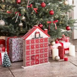 Calendrier De L'Avent En Bois En Forme De Maison De Campagne 6 Calendrier De L'Avent En Bois En Forme De Maison De Campagne -Éclairage Domestique LL21118 calendrier de lavent en bois en forme de maison de campagne