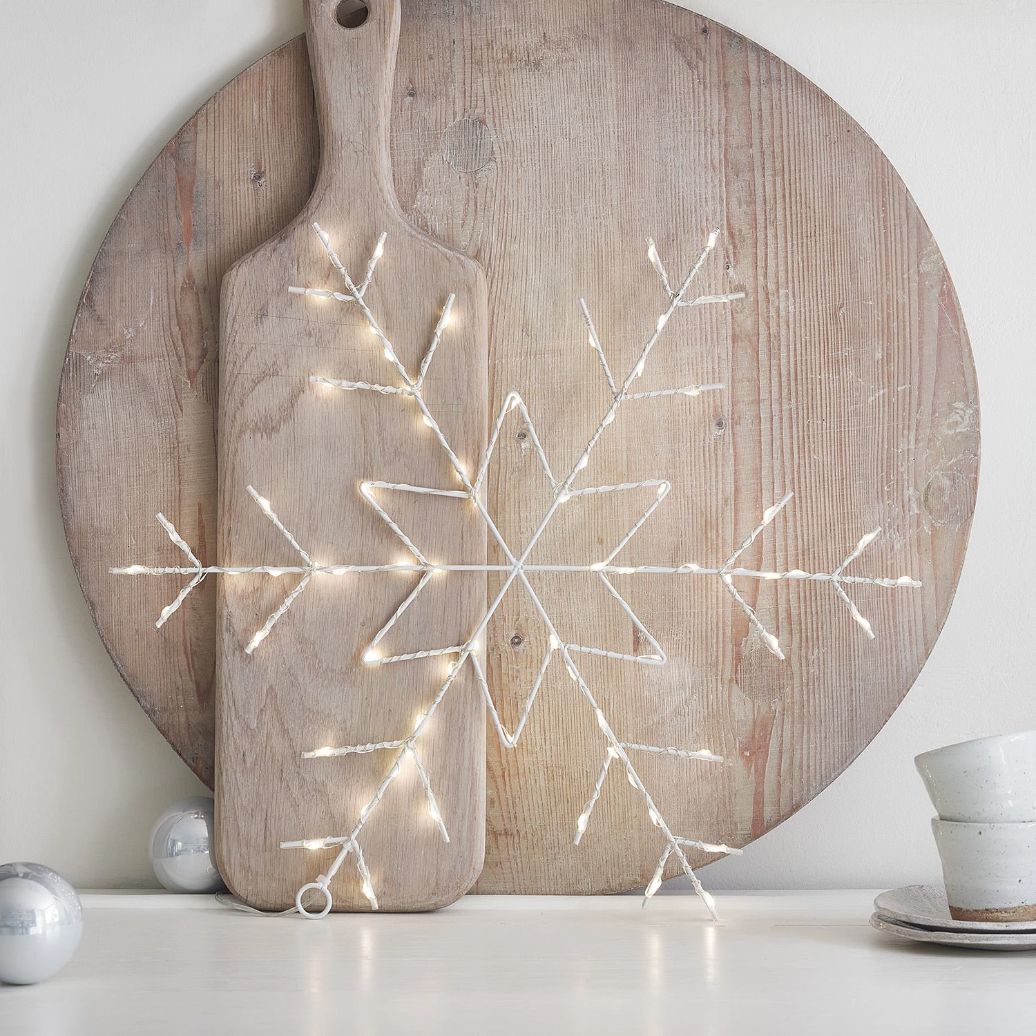Déco De Fenêtre De Noël Flocon De Neige Lumineux Osby à Suspendre 4 Déco De Fenêtre De Noël Flocon De Neige Lumineux Osby à Suspendre – Image 4