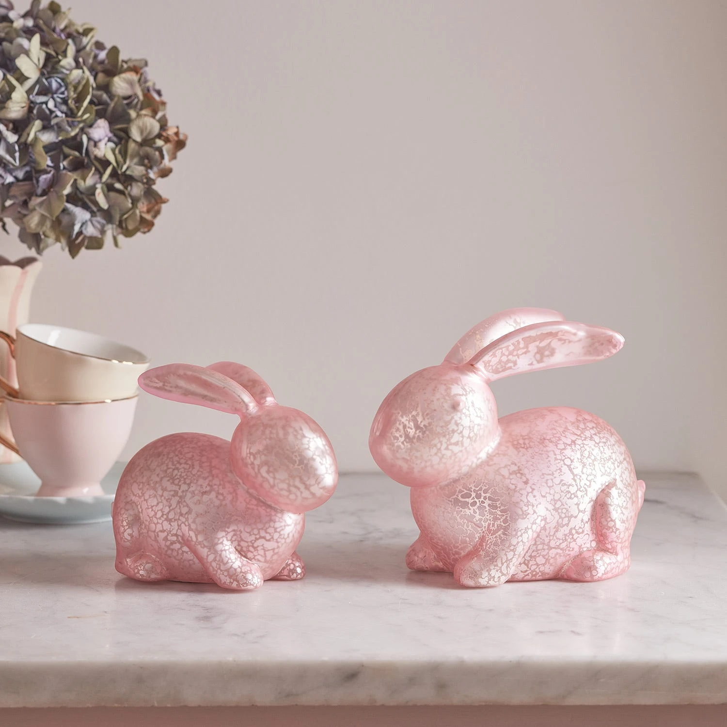 Lot De 2 Décos De Pâques, Lapins Lumineux Roses En Verre Moucheté 4 Lot De 2 Décos De Pâques, Lapins Lumineux Roses En Verre Moucheté – Image 4