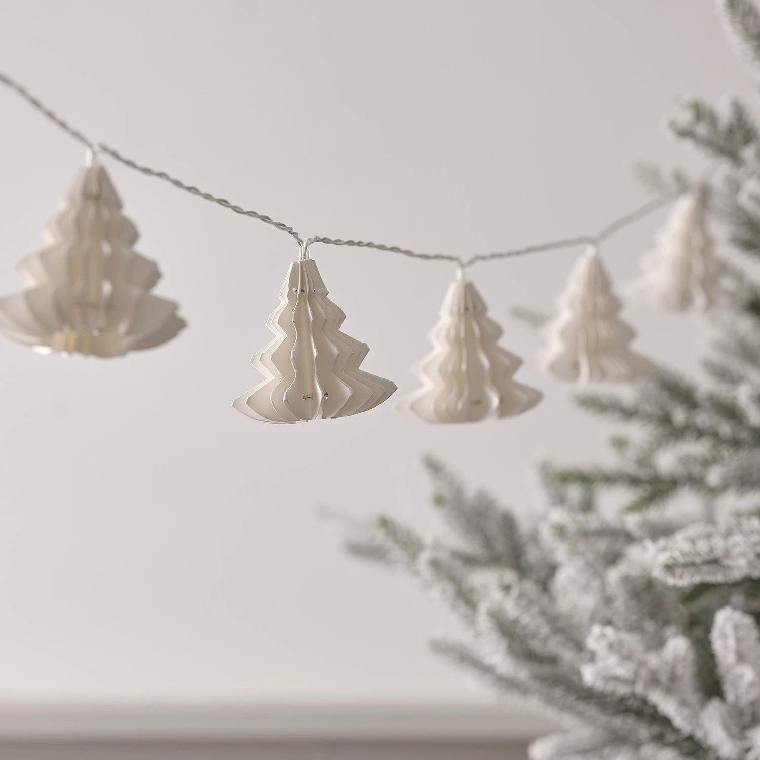 Guirlande Lumineuse à 10 Sapins En Papier 4 Guirlande Lumineuse à 10 Sapins En Papier – Image 4