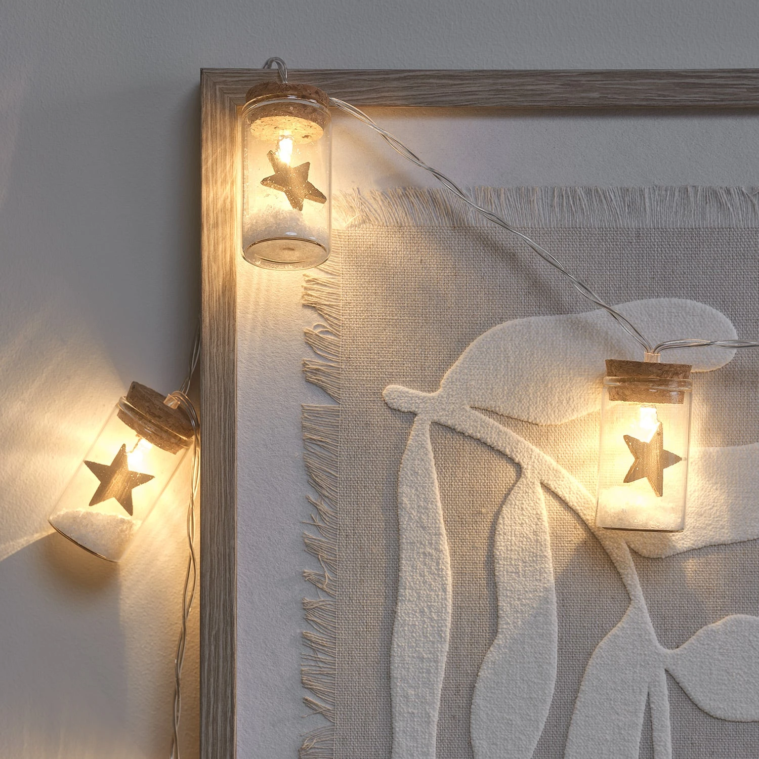 Guirlande Lumineuse à 10 LED Mini Flacons En Verre Avec Étoiles Dorées 2 Guirlande Lumineuse à 10 LED Mini Flacons En Verre Avec Étoiles Dorées – Image 2