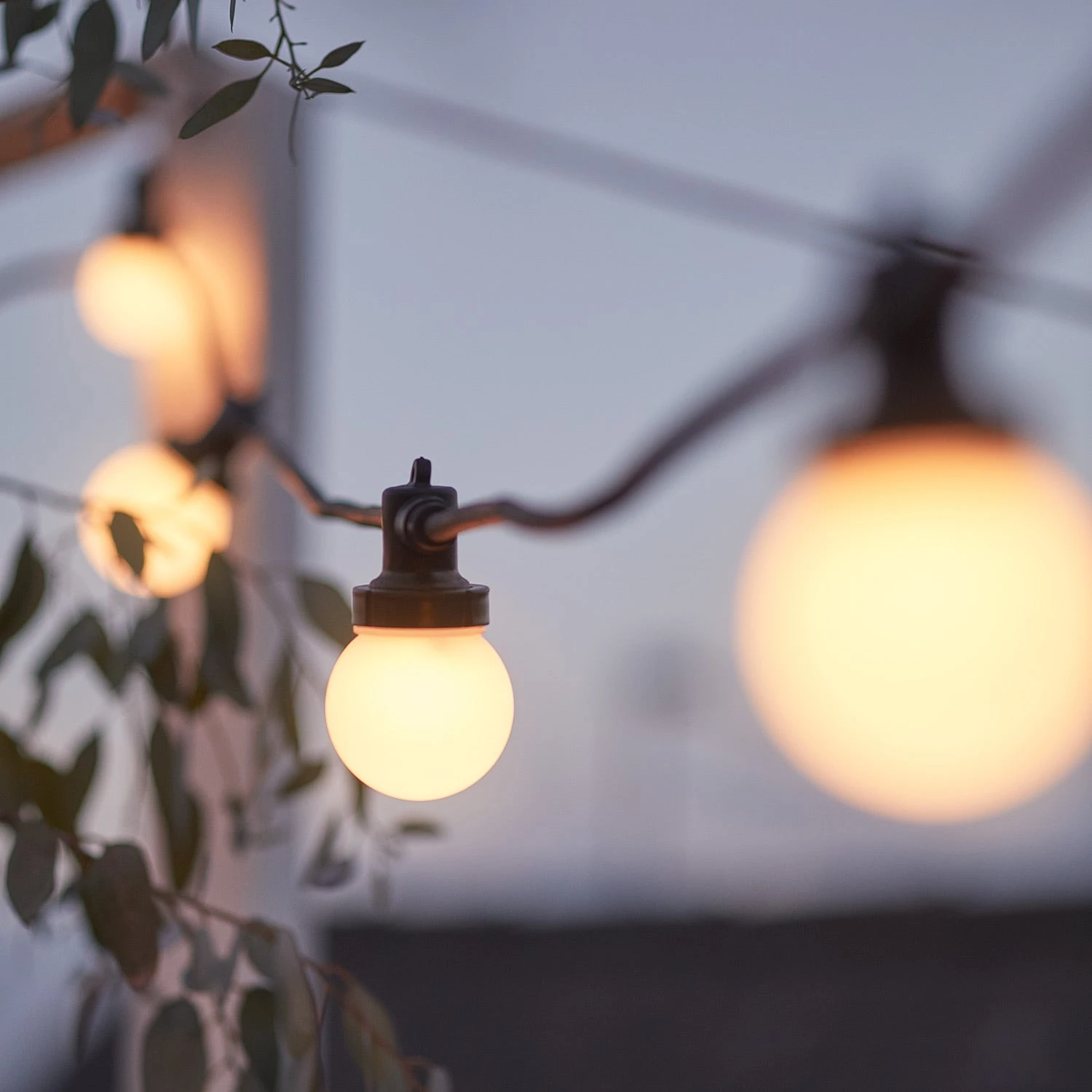 Guirlande Guinguette Pro Connect IP67, 25m 50 LED Blanc Chaud Câble Noir Raccordable 7 Guirlande Guinguette Pro Connect IP67, 25m 50 LED Blanc Chaud Câble Noir Raccordable – Image 7