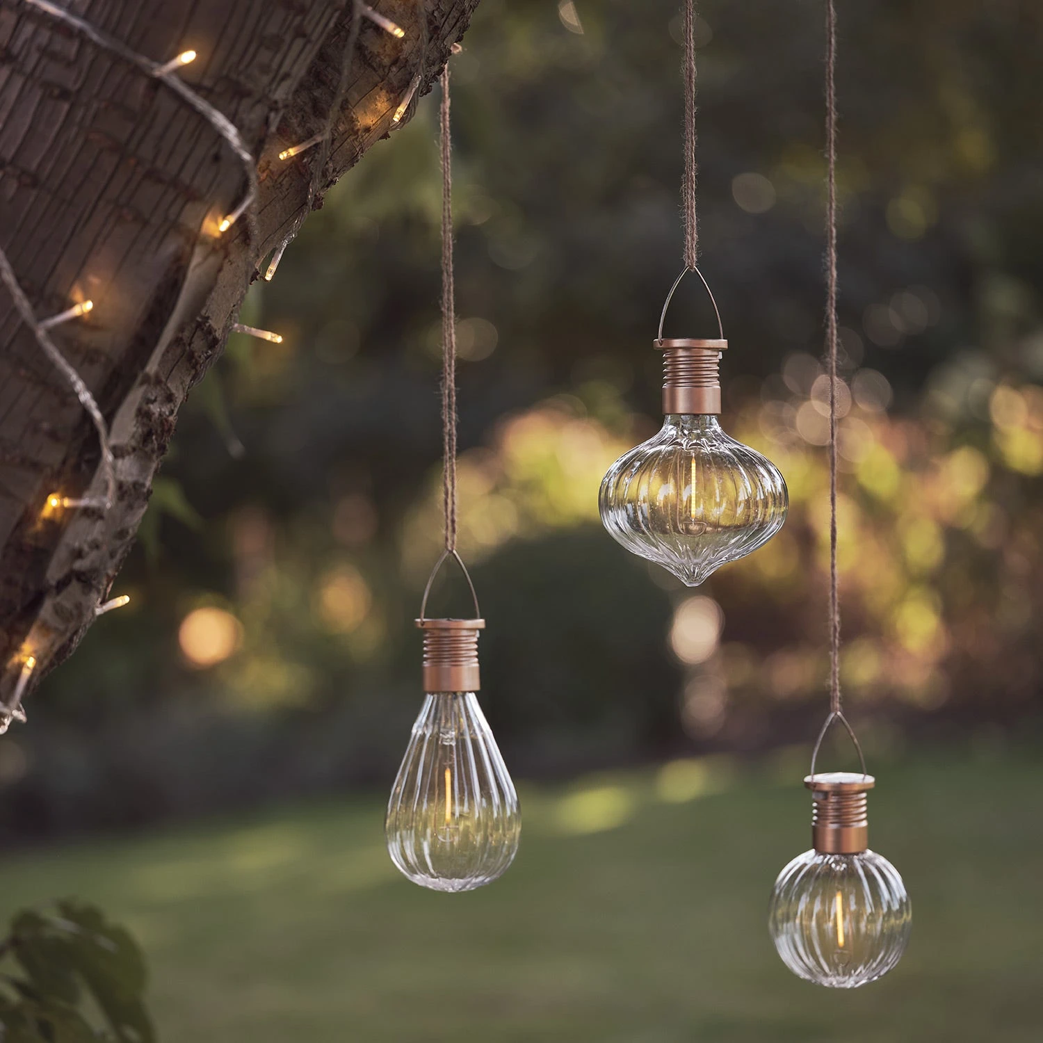 Lot De 3 Ampoules Solaires à Suspendre 2 Lot De 3 Ampoules Solaires à Suspendre – Image 2