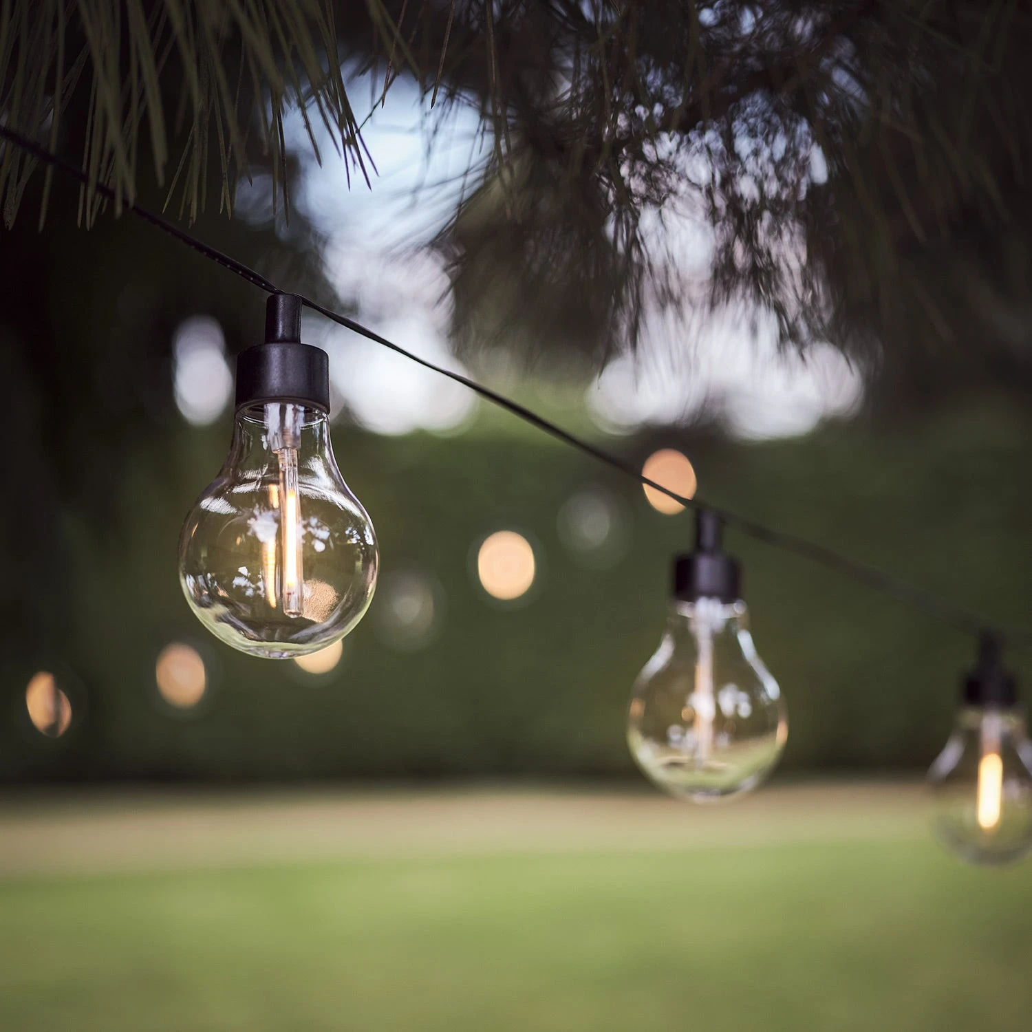 Guirlande Guinguette Vintage Solaire à 20 Ampoules Blanc Chaud 3 Guirlande Guinguette Vintage Solaire à 20 Ampoules Blanc Chaud – Image 3