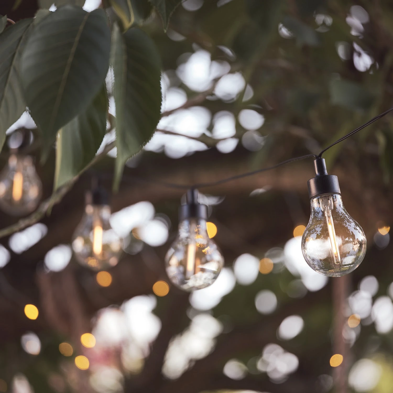 Guirlande Guinguette Vintage Solaire à 20 Ampoules Blanc Chaud 6 Guirlande Guinguette Vintage Solaire à 20 Ampoules Blanc Chaud – Image 6