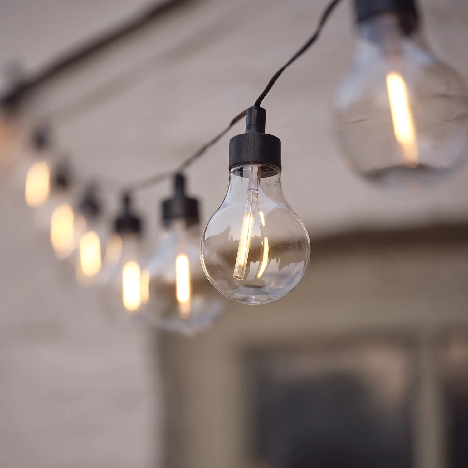 Guirlande Guinguette Vintage Solaire à 20 Ampoules Blanc Chaud 4 Guirlande Guinguette Vintage Solaire à 20 Ampoules Blanc Chaud – Image 4