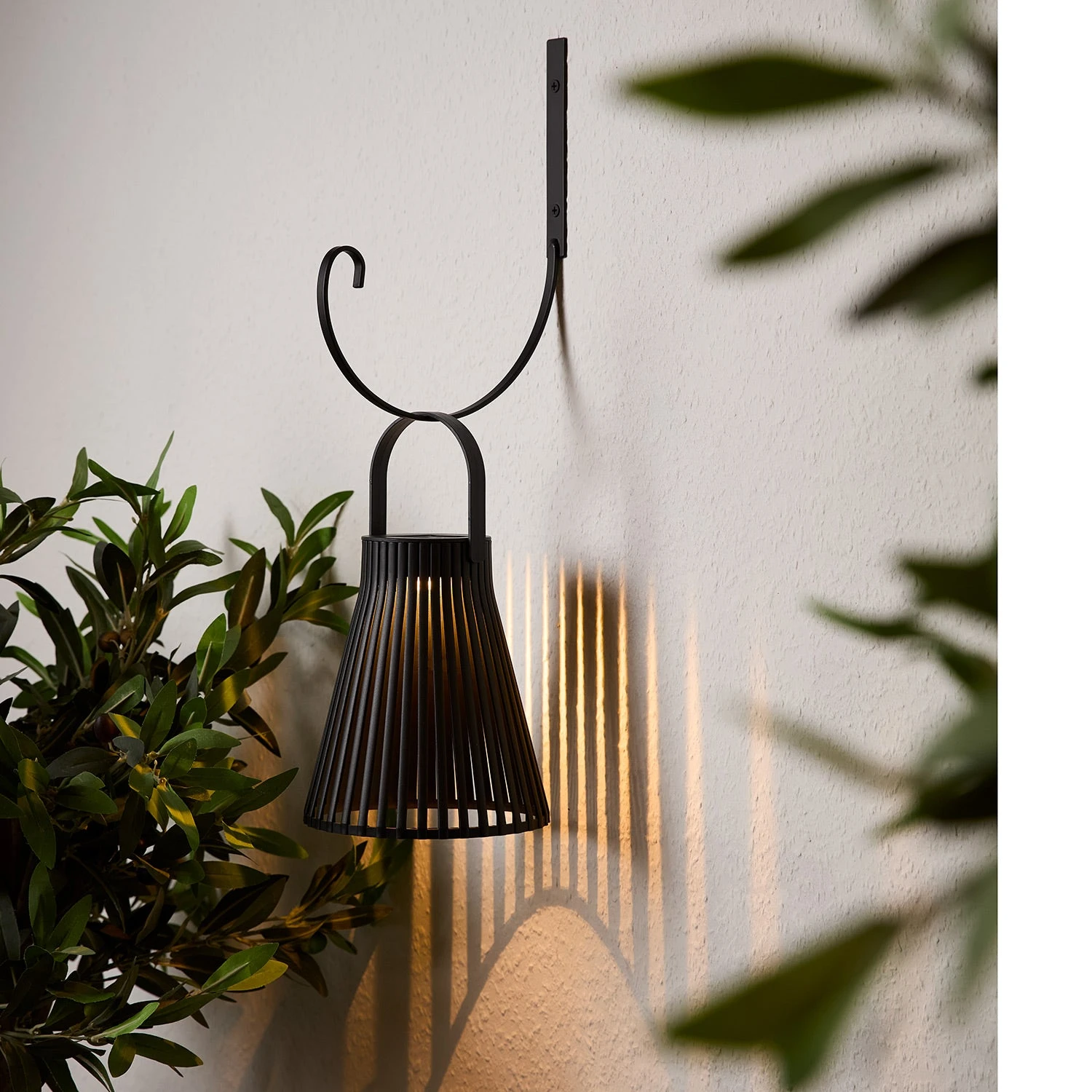 Lanterne Solaire Naples Noire à Lattes De 18 Cm 2 Lanterne Solaire Naples Noire à Lattes De 18 Cm – Image 2