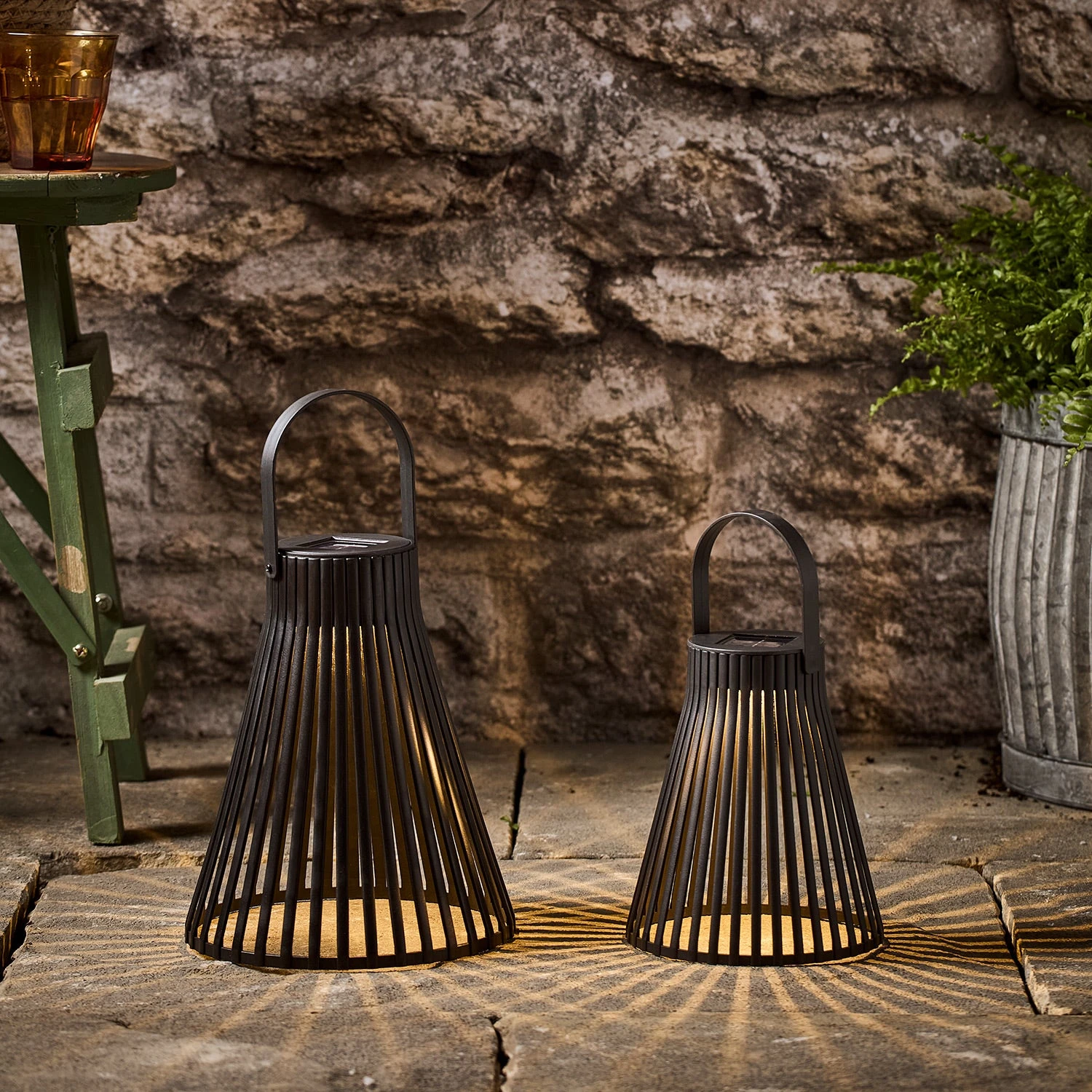 Lanterne Solaire Naples Noire à Lattes De 18 Cm 3 Lanterne Solaire Naples Noire à Lattes De 18 Cm – Image 3