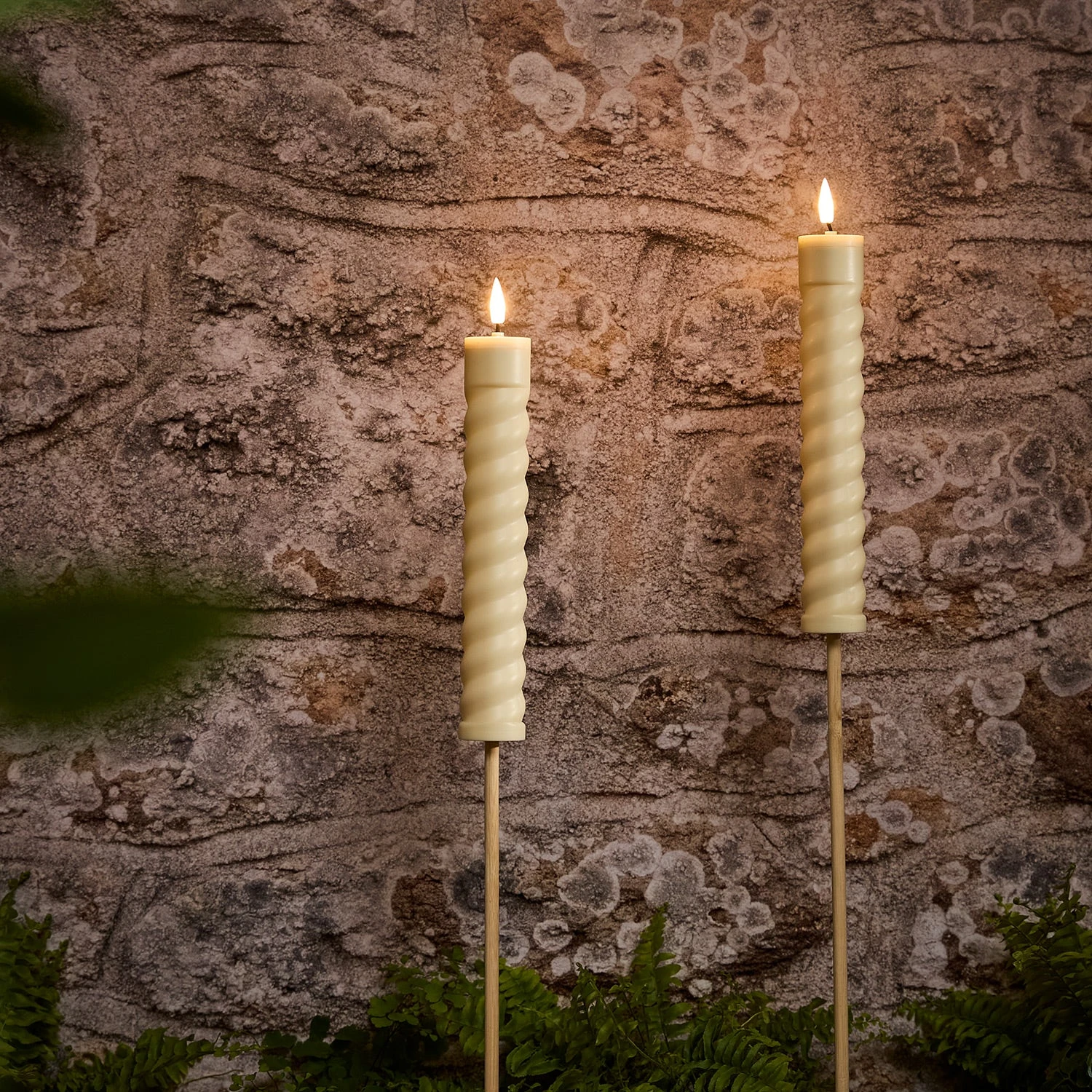 Lot De 2 Bougies Torches Solaires TruGlow® 1 Lot De 2 Bougies Torches Solaires TruGlow®