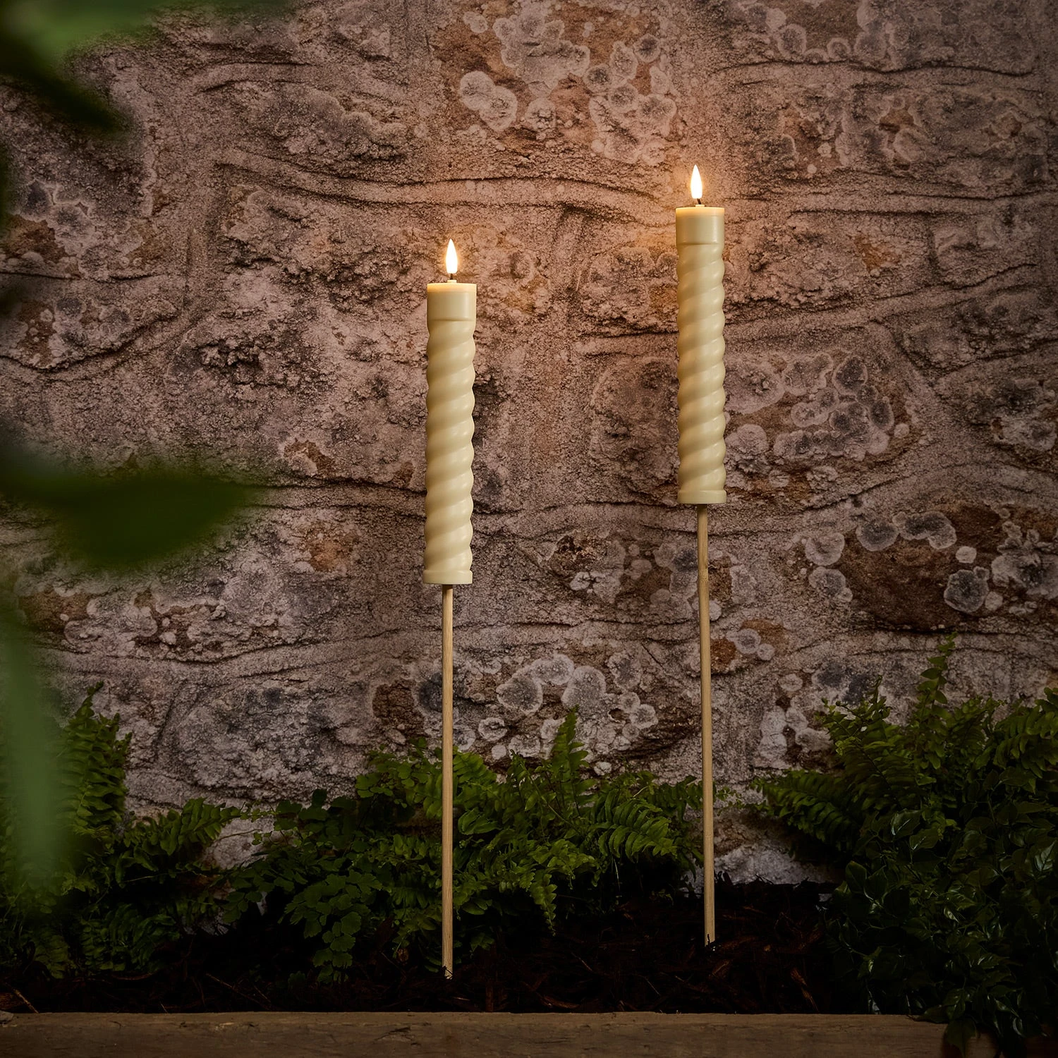 Lot De 2 Bougies Torches Solaires TruGlow® 3 Lot De 2 Bougies Torches Solaires TruGlow® – Image 3