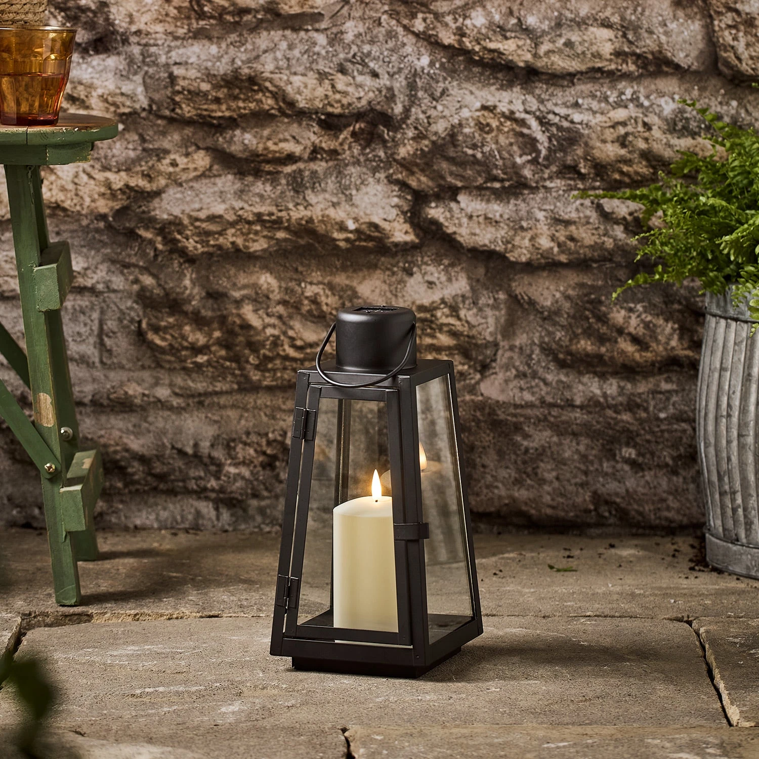 Lanterne Solaire Palma Noire De 25 Cm Avec Bougie D'Extérieur TruGlow® 2 Lanterne Solaire Palma Noire De 25 Cm Avec Bougie D'Extérieur TruGlow® – Image 2