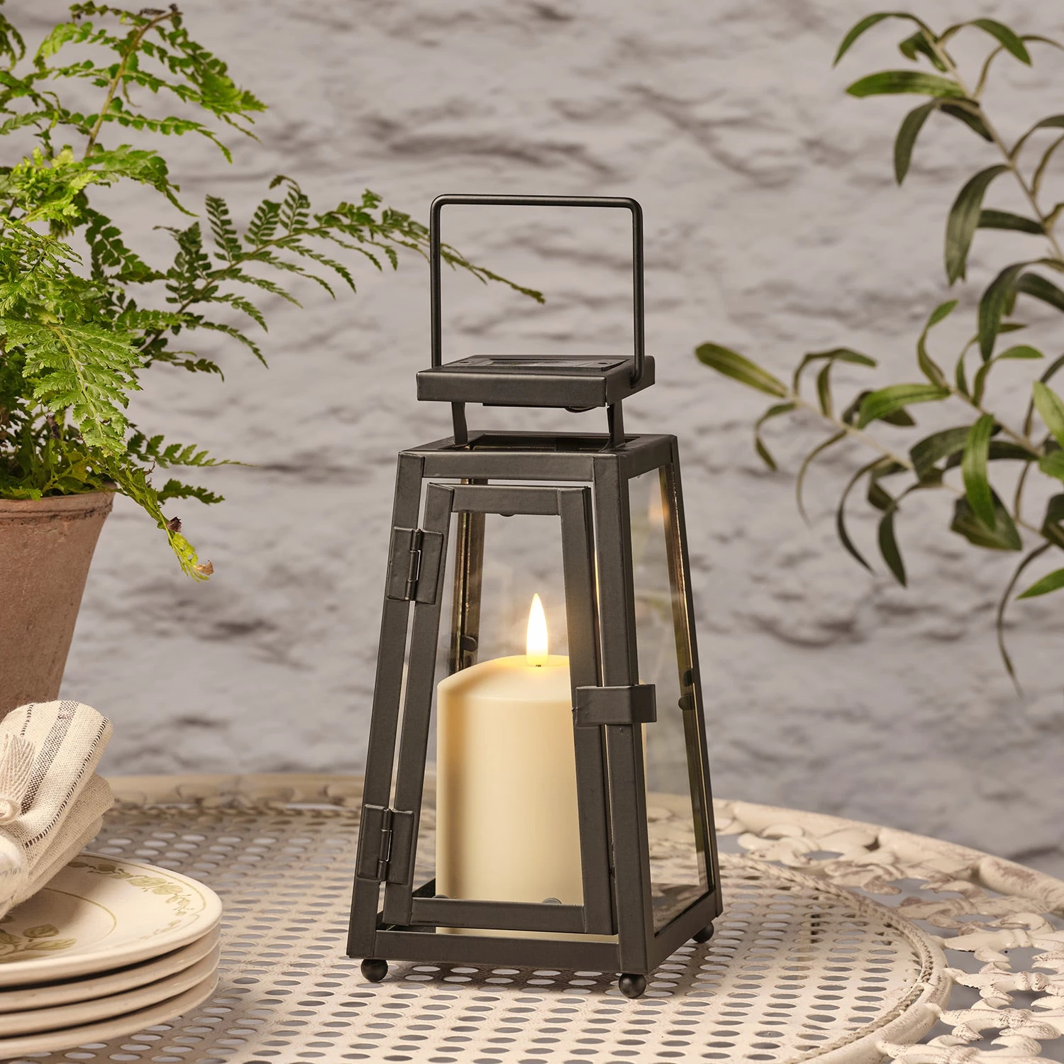 Petite Lanterne Solaire Porto Avec Bougie TruGlow® Et Télécommande 1 Petite Lanterne Solaire Porto Avec Bougie TruGlow® Et Télécommande