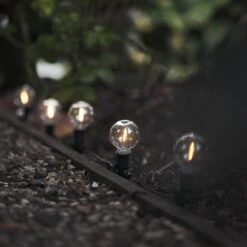 Guirlande Guinguette à 20 Ampoules LED Avec Mini Piquets