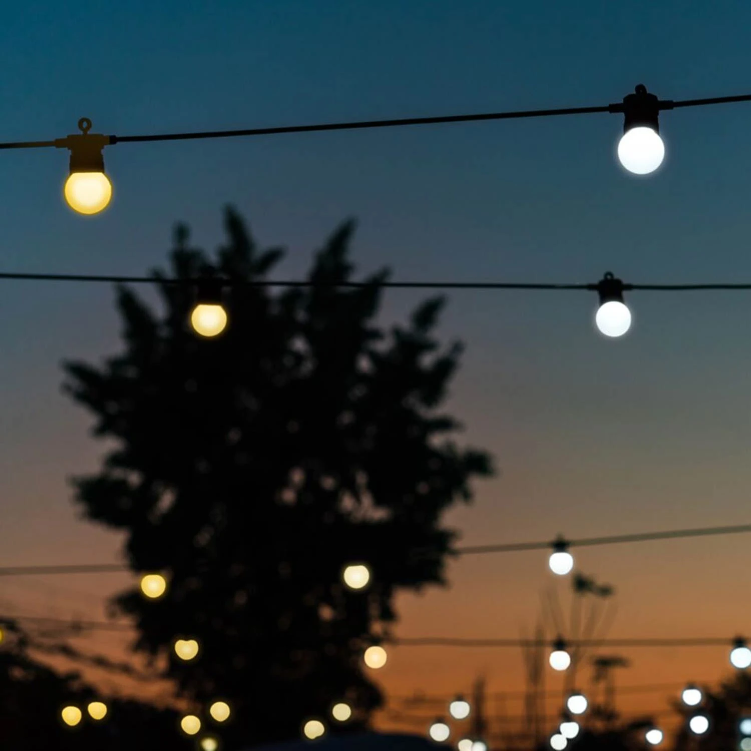 Guinguette Guinguette Twinkly De 20m Avec 40 LED Contrôlables Par Smartphone Édition Gold & Silver 2 Guinguette Guinguette Twinkly De 20m Avec 40 LED Contrôlables Par Smartphone Édition Gold & Silver – Image 2